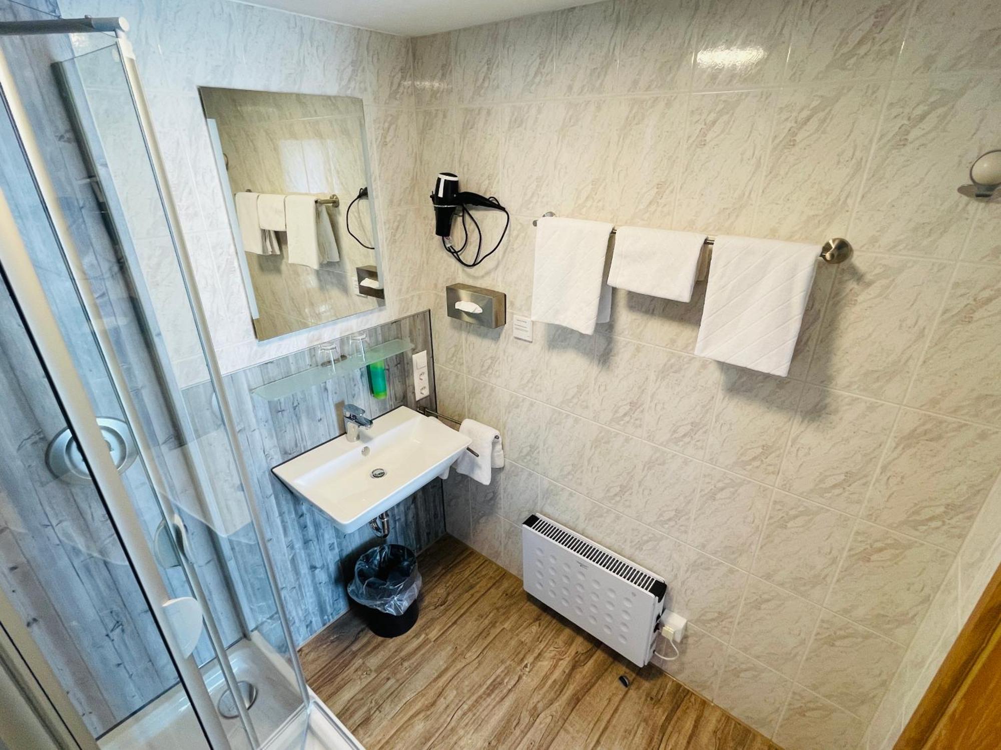פרוידנשטאדט Landhotel Karin מראה חיצוני תמונה